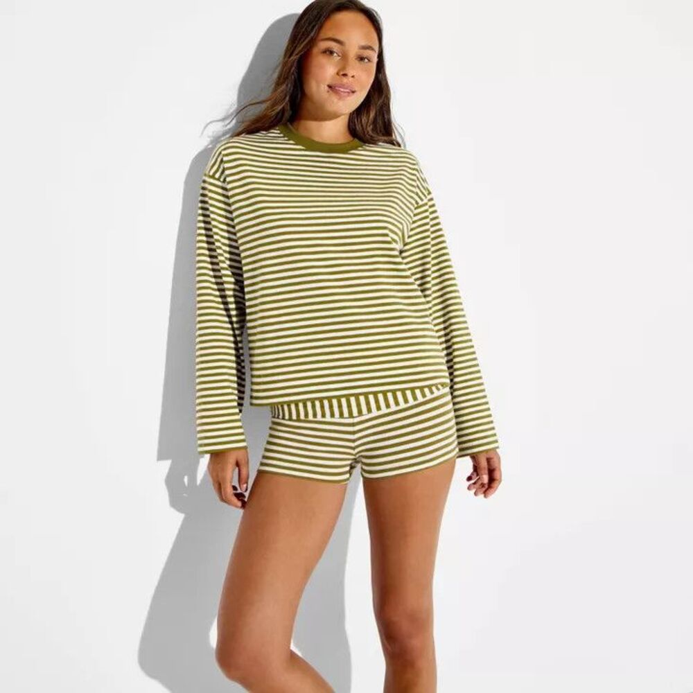 Wild Fable Women's Oversized Long Sleeve T-Shirt, Olive Green Striped, Size L